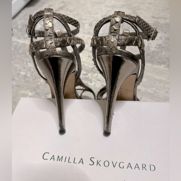 Camilla Skovgaard -Victory strap thong python stiletto- - Picture 3 of 7